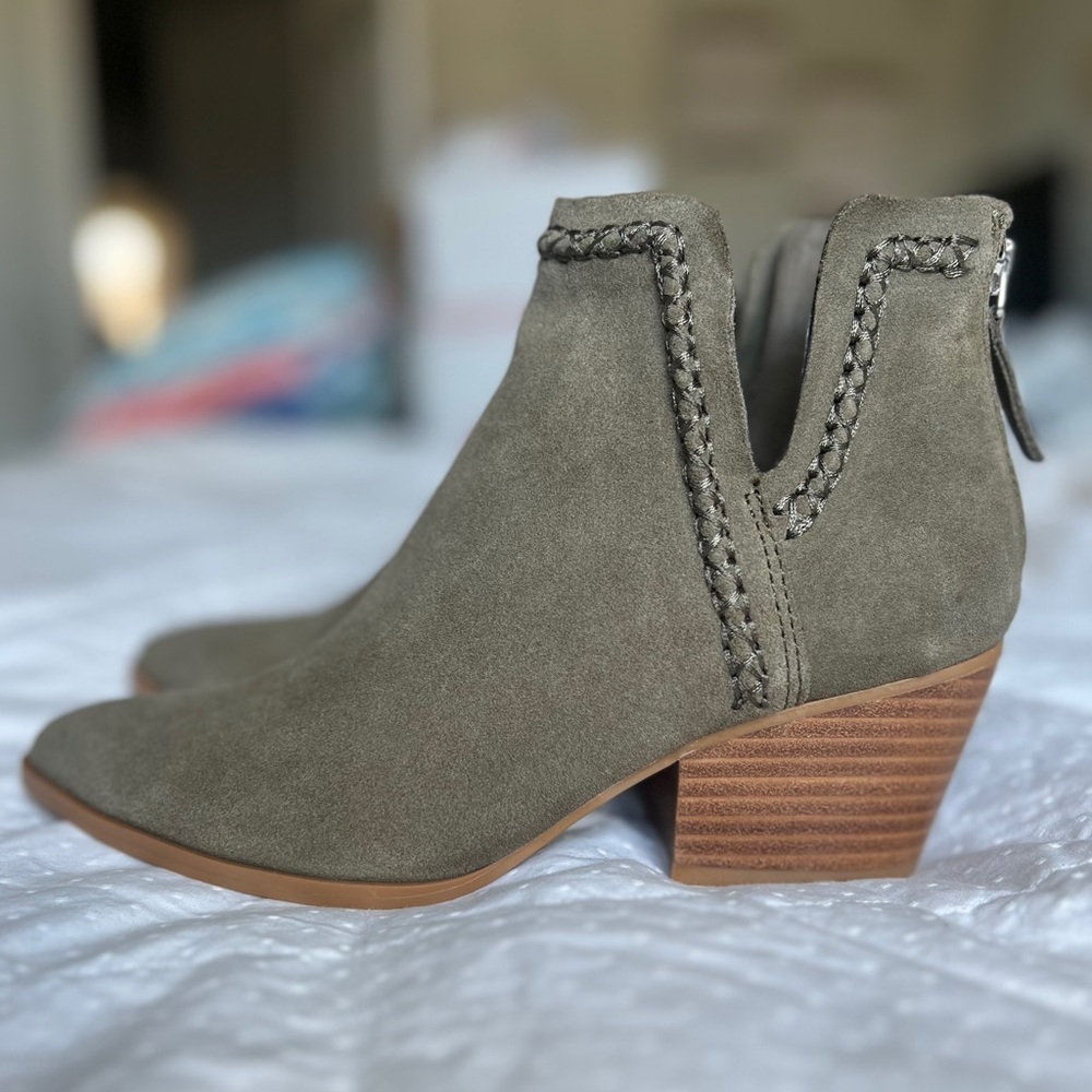 NEW Dolce Vita Dylan Olive Suede Booties New!